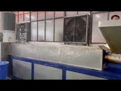 Equipamento de moldagem por injecção para fabricação de bonecas sexuais